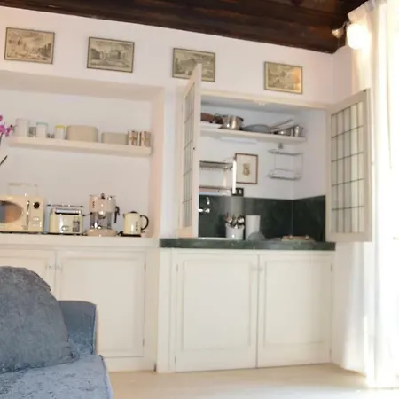 Historic Center - Elegant With Charming Antiques - Raffaello شقة