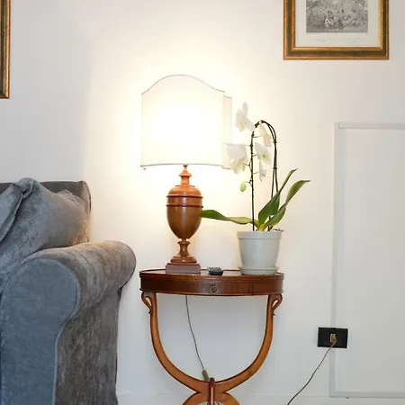 Historic Center - Elegant With Charming Antiques - Raffaello *