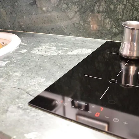 Apartment Historic Center - Elegant With Charming Antiques - Raffaello *