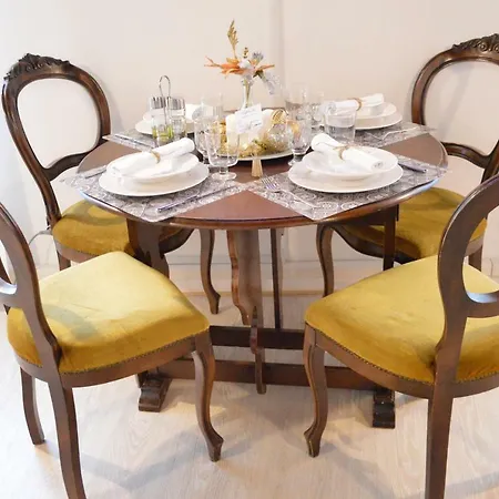 Historic Center - Elegant With Charming Antiques - Raffaello