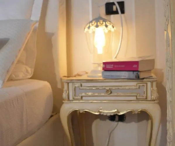 Appartement Historic Center - Elegant With Charming Antiques - Raffaello Rome