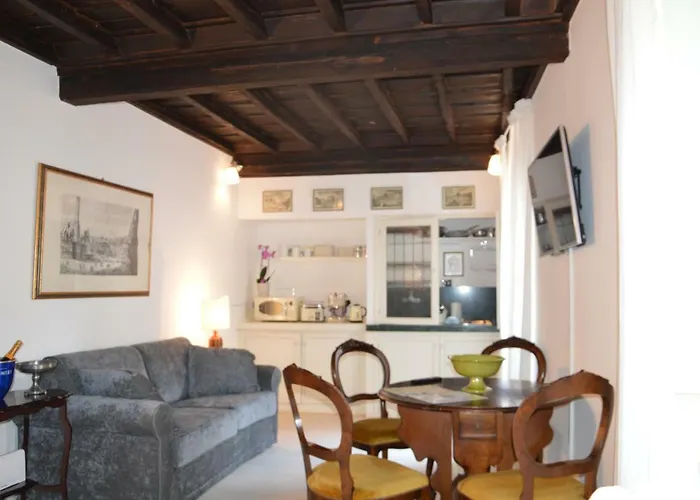 Historic Center - Elegant With Charming Antiques - Raffaello