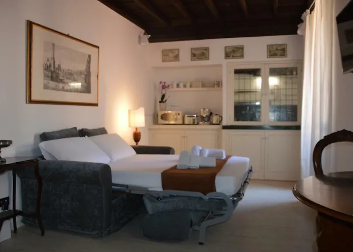 Historic Center - Elegant With Charming Antiques - Raffaello Rome