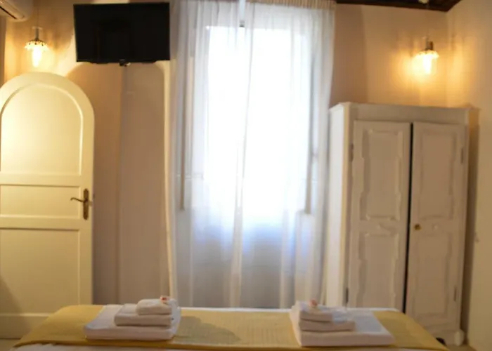 Historic Center - Elegant With Charming Antiques - Raffaello *