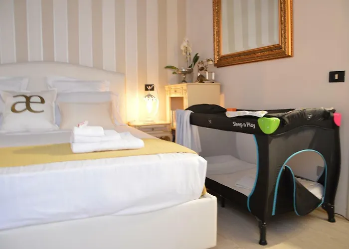 Historic Center - Elegant With Charming Antiques - Raffaello