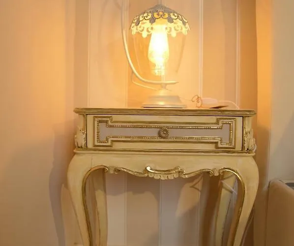 Appartement Historic Center - Elegant With Charming Antiques - Raffaello *