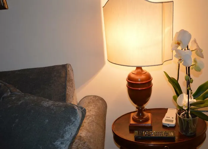 Historic Center - Elegant With Charming Antiques - Raffaello Appartement *