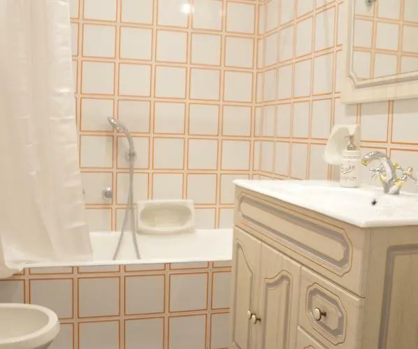 Historic Center - Elegant With Charming Antiques - Raffaello *