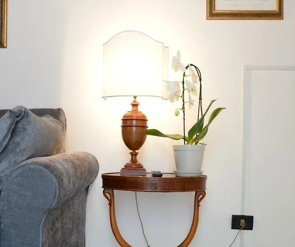 Historic Center - Elegant With Charming Antiques - Raffaello *