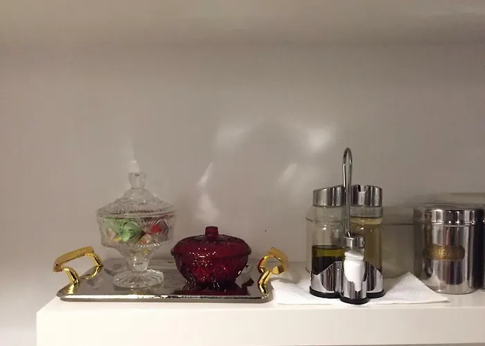 Historic Center - Elegant With Charming Antiques - Raffaello Appartement