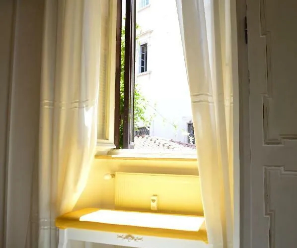 Historic Center - Elegant With Charming Antiques - Raffaello Appartement Rome