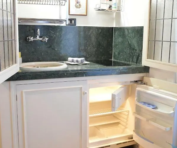 Historic Center - Elegant With Charming Antiques - Raffaello Appartement