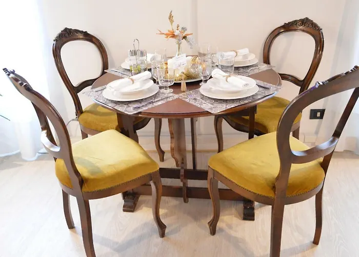 Historic Center - Elegant With Charming Antiques - Raffaello