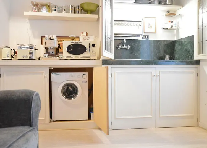 Historic Center - Elegant With Charming Antiques - Raffaello